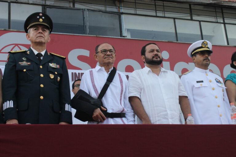 EL PRESIDENTE MUNICIPAL, DR. ÓSCAR GURRÍA PENAGOS PRESIDIÓ EL DESFILE CÍVICO-MILITAR CON MOTIVO DEL CCIX ANIVERSARIO DE LA INDEPENDENCIA DE MÉXICO