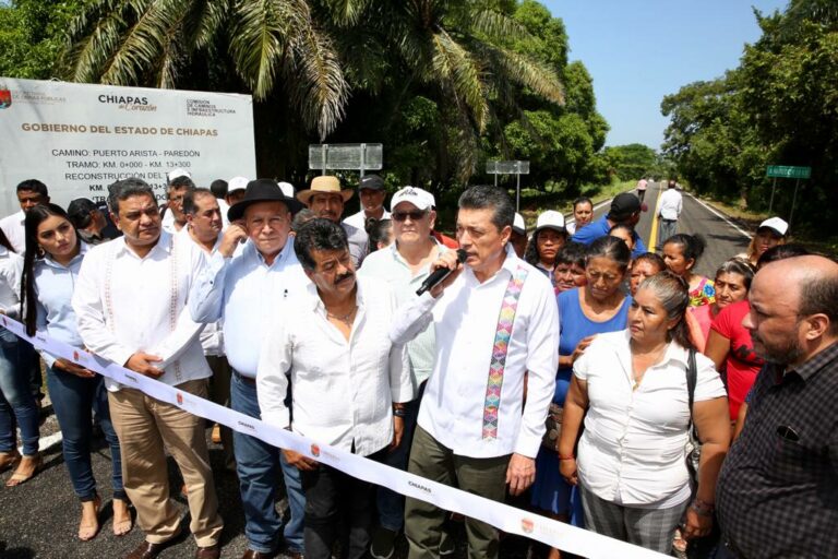 Inaugura Rutilio Escandón rehabilitación de caminos en Tonalá