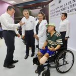 Rutilio Escandón recibe donación de sillas de ruedas de la Fundación Servicios Caritativos SUD A.C.