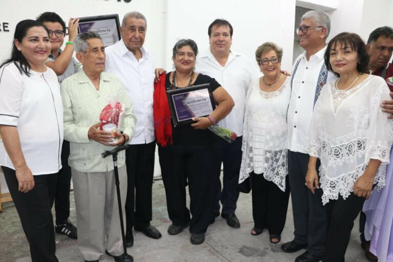 Entrega de reconocimientos a la excelencia 2019 en Villaflores