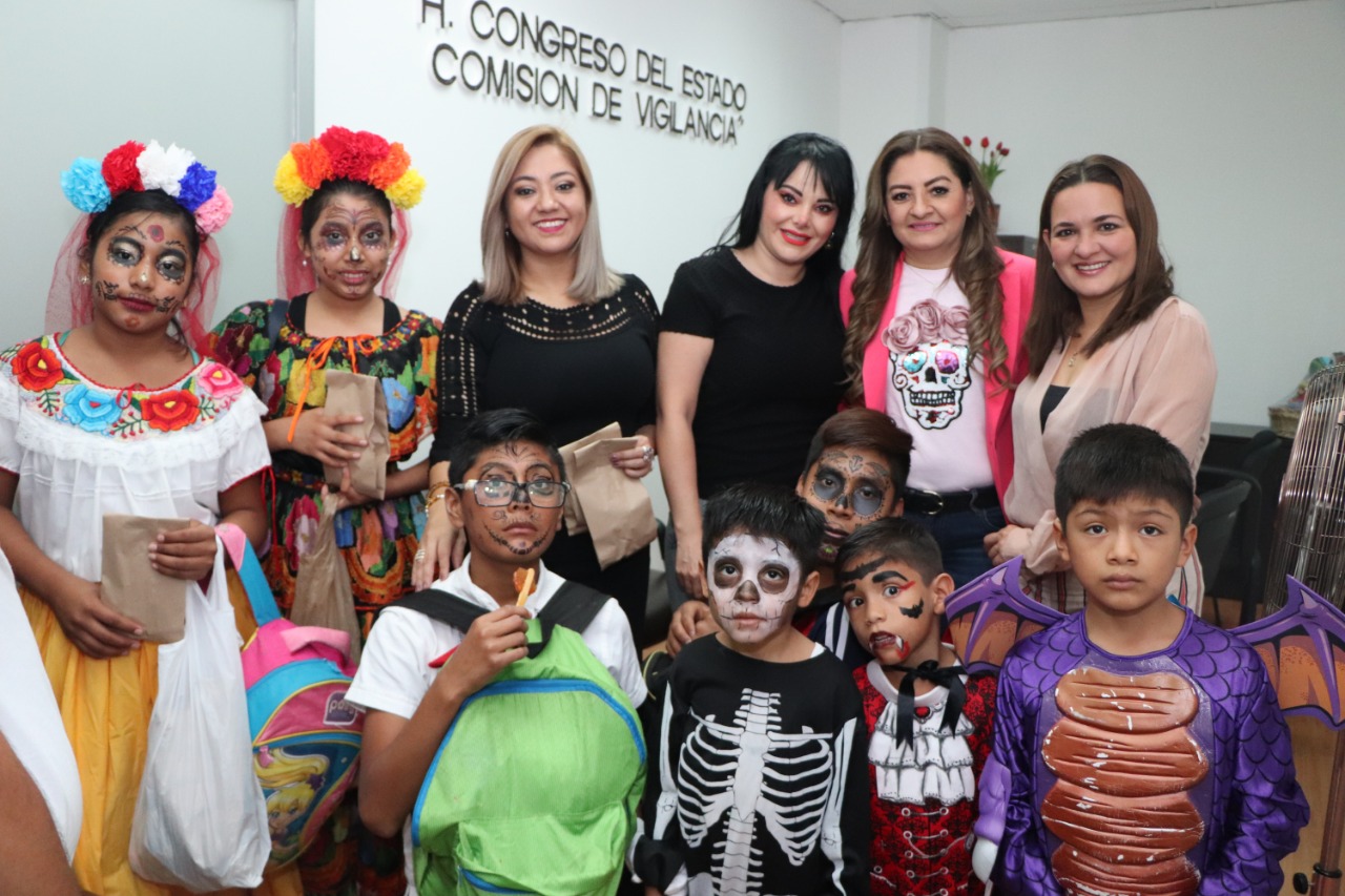 Niñas, niños y adolescentes participan en actividades por el Día de Muertos