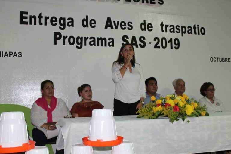 Entrega Margarita Sarmiento Tovilla paquetes de Programa Seguridad Alimentaria en Villaflores