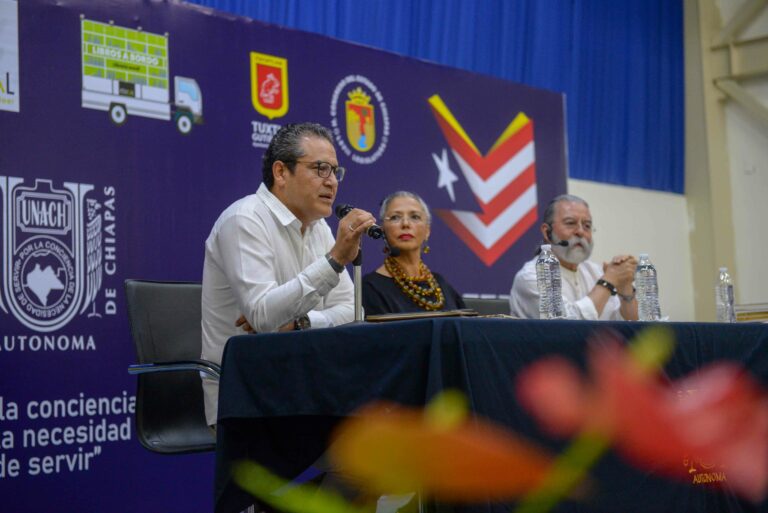 Ofrecen recital poético de la obra Toniná. Una mirada hacia los cuatro rumbos, en la Feria Internacional de la UNACH