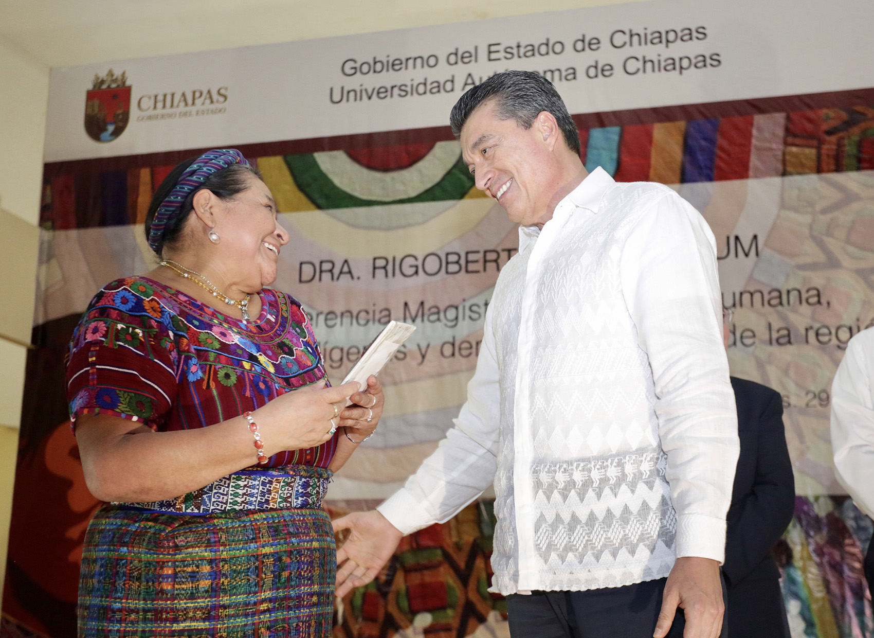 Reconoce Rutilio Escandón labor de Rigoberta Menchú para rescatar la dignidad y la paz de los pueblos