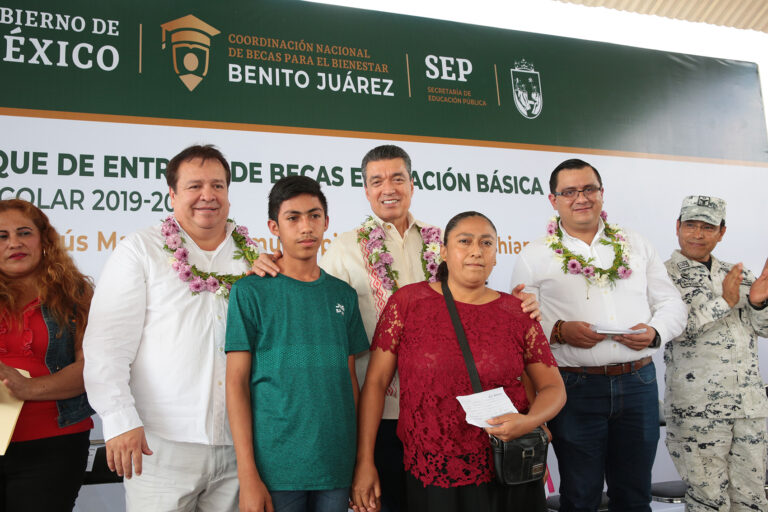 En Villaflores, constata Rutilio Escandón Cadenas arranque de la entrega Becas para el Bienestar “Benito Juárez”