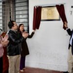 Develan placa egresados de la Facultad de Derecho de la UNACH alusiva a los 25 años de la Generación 1991-19915