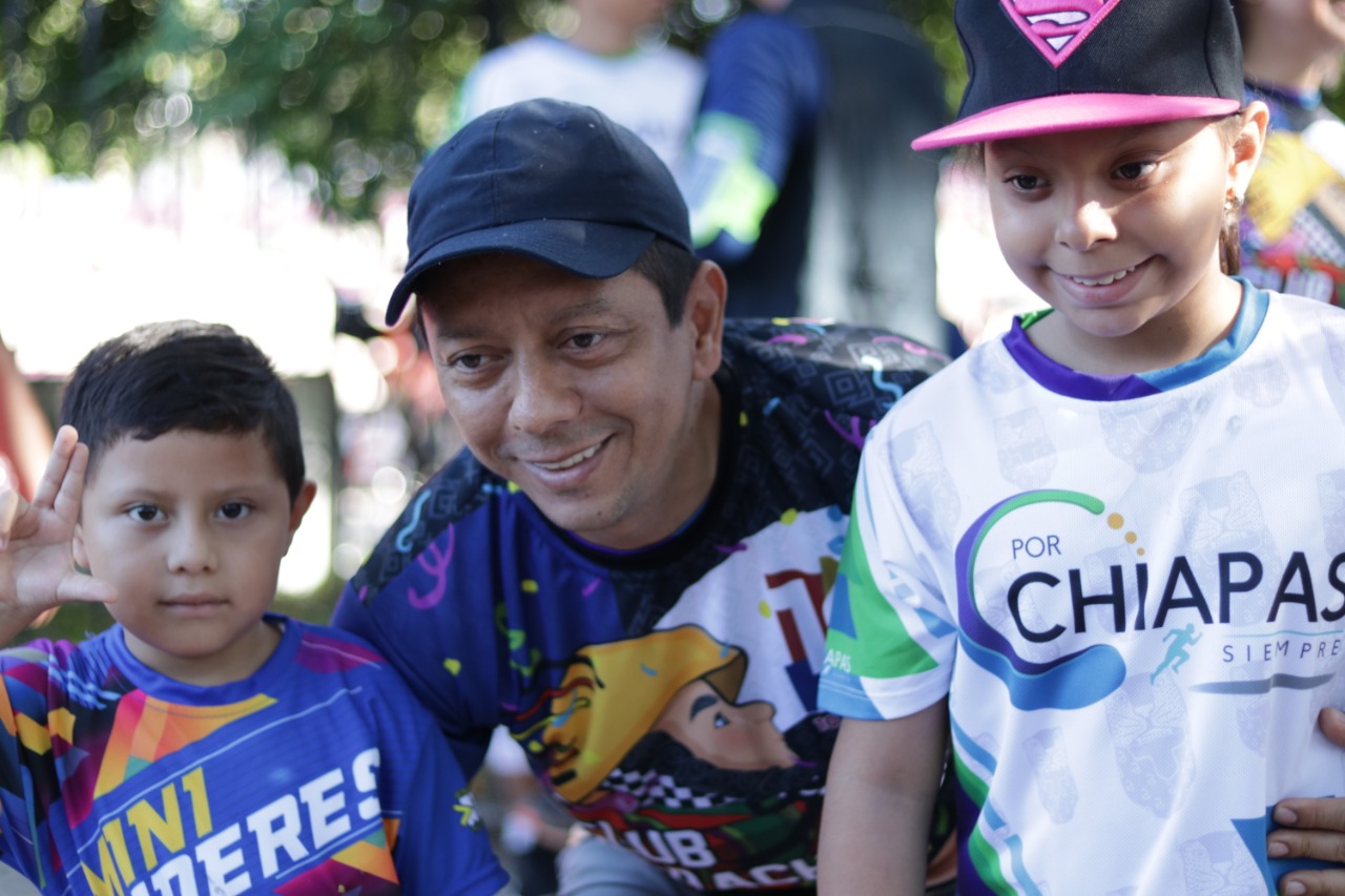 Un éxito carrera del Club Corredores Parachicos y Voluntariado FGE Chiapas en Chiapa de Corzo