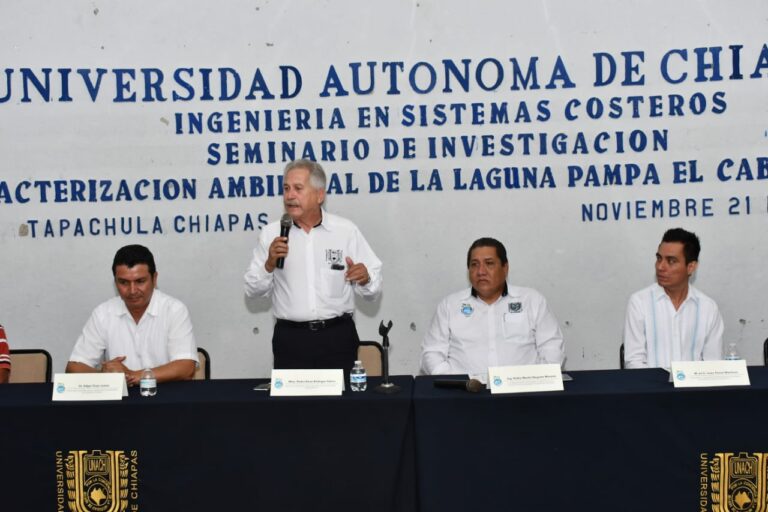 Estudiantes de la UNACH presentan proyectos de investigación sobre la Laguna Pampa El Cabildo