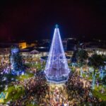 Villaflores inicia fiestas decembrinas con gigante árbol navideño