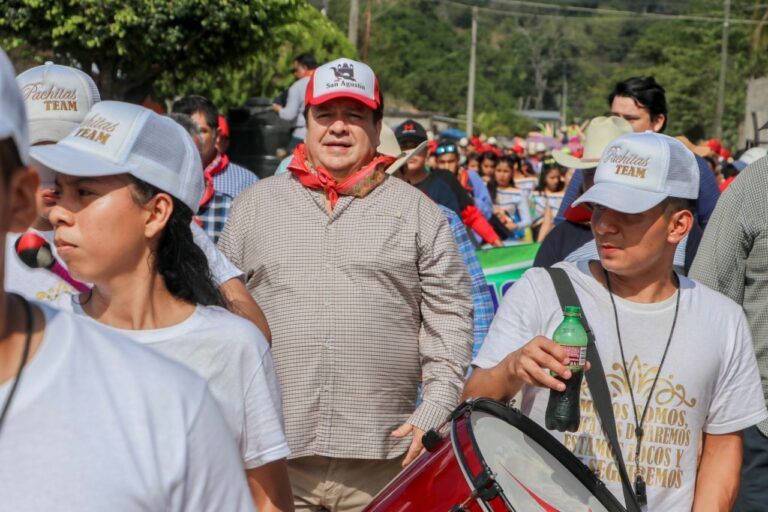 Mariano Rosales encabeza desfile por aniversario 85 de ejido Agrónomos Mexicanos