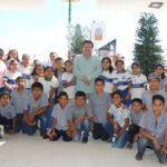 Alumnos de la Escuela Primaria María Suárez de Velasco visitaron  al alcalde Mariano Rosales Zuarth en la sala de cabildo