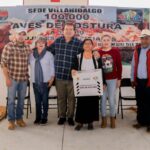 Entrega Mariano Rosales Zuarth 1800 paquetes de aves de postura a mujeres de Villaflores