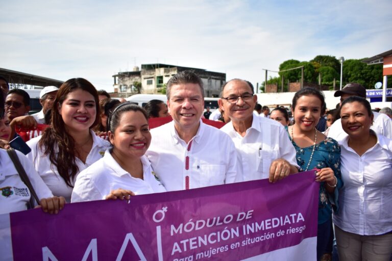 EL SECRETARIO GENERAL DE GOBIERNO, ISMAEL BRITO MAZARIEGOS Y EL PRESIDENTE MUNICIPAL, DR. ÓSCAR GURRÍA PENAGOS PRESIDIERON LA PUESTA EN MARCHA DE LA CAMPAÑA “TRANSPORTE UNIDO EN CONTRA DE LA VIOLENCIA HACIA LAS MUJERES Y NIÑAS”