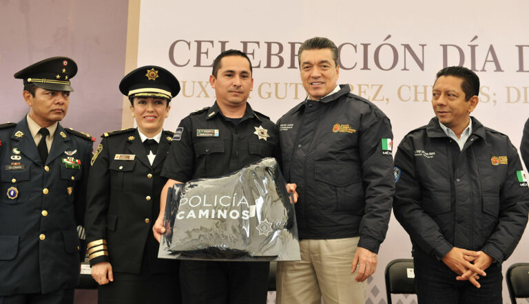 Encabeza Rutilio Escandón celebración del Día del Policía junto a elementos de la SSyPC