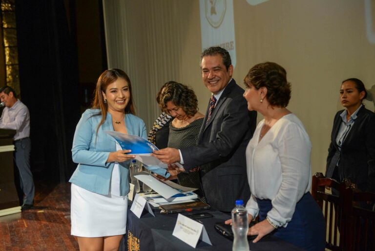 Celebra UNACH graduación de  egresados  de la Facultad de Medicina Humana Campus II