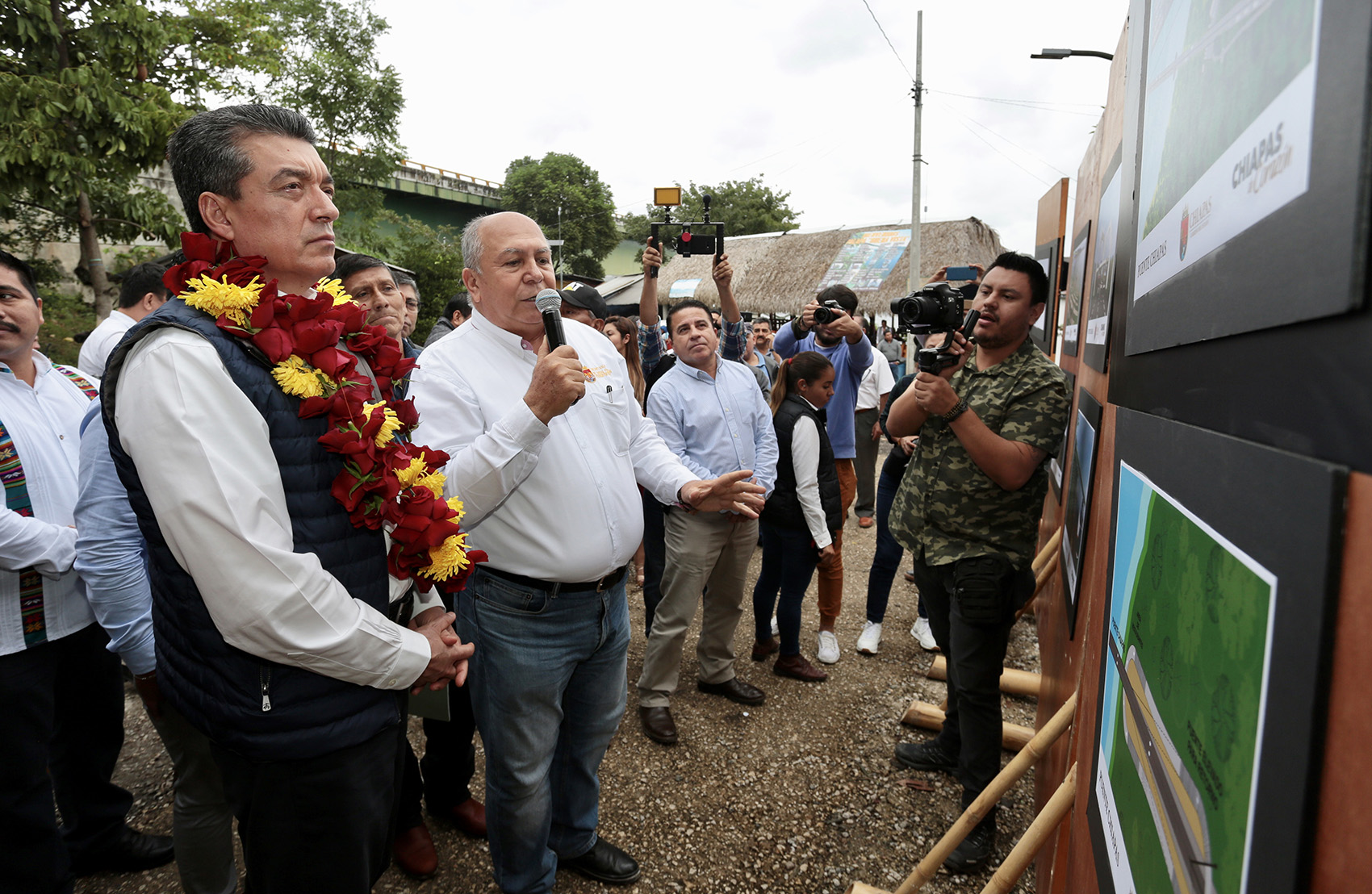 Con electrificación del parador del Puente Chiapas se cumple la palabra del presidente AMLO: Rutilio Escandón