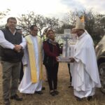 Obispo Auxiliar de la Arquidiocésis de Tuxtla Gutiérrez José Luis Mendoza Corzo oficia misa en finca San Lucas