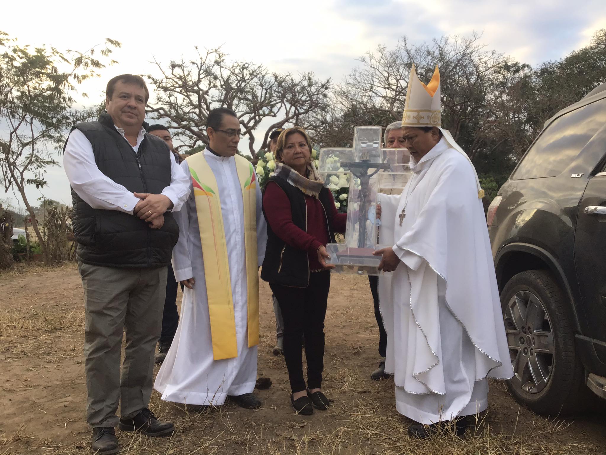 Obispo Auxiliar de la Arquidiocésis de Tuxtla Gutiérrez José Luis Mendoza Corzo oficia misa en finca San Lucas