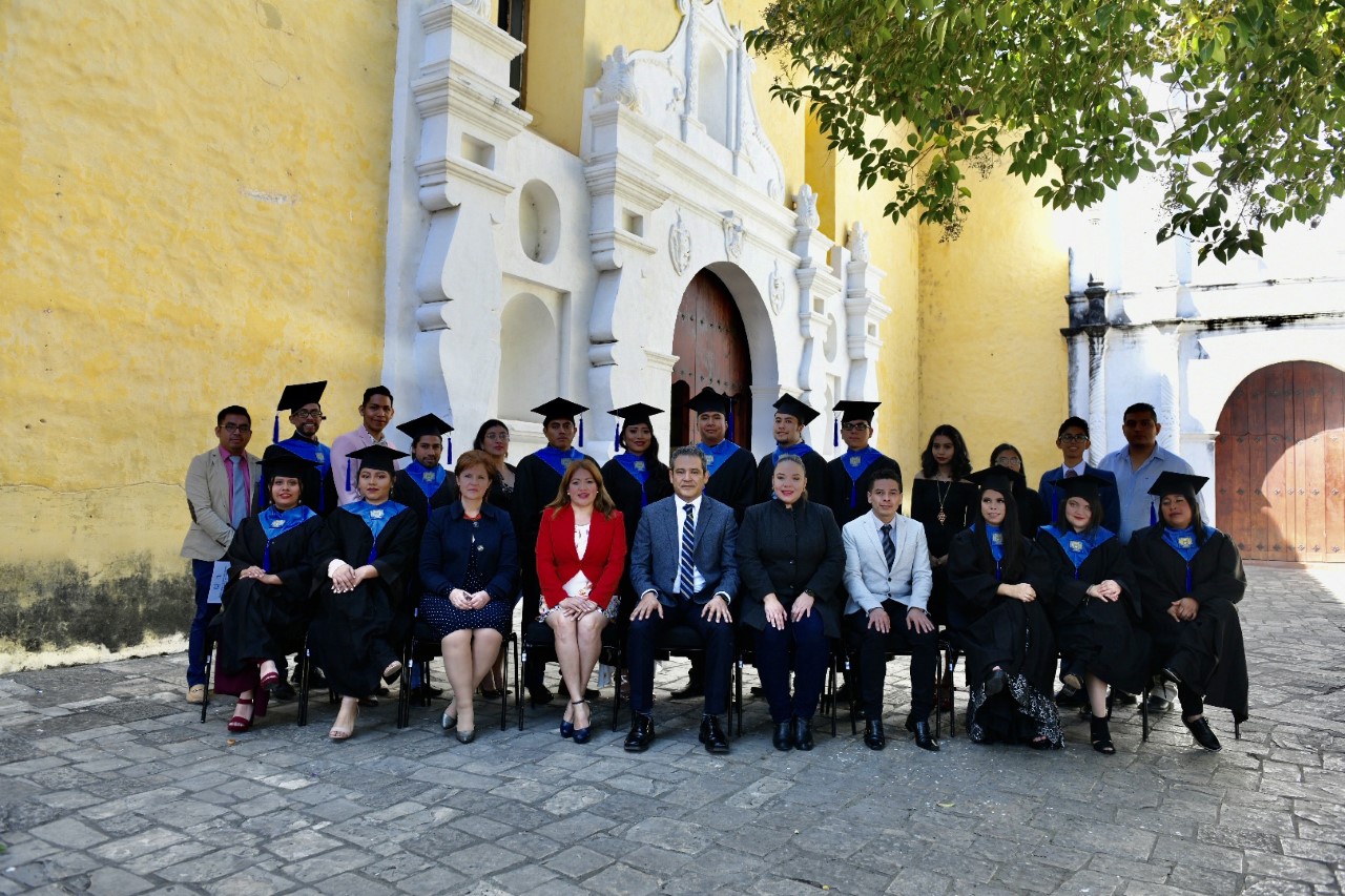 Se gradúan alumnos de la Escuela de Lenguas de la UNACH en San Cristóbal de Las Casas