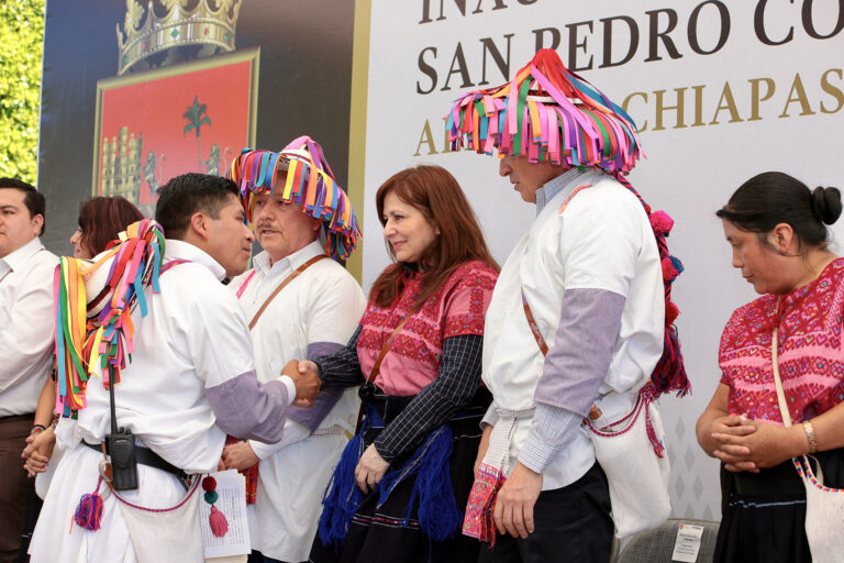 Entrega Rutilio Escandón Centro de Salud en el municipio de Aldama