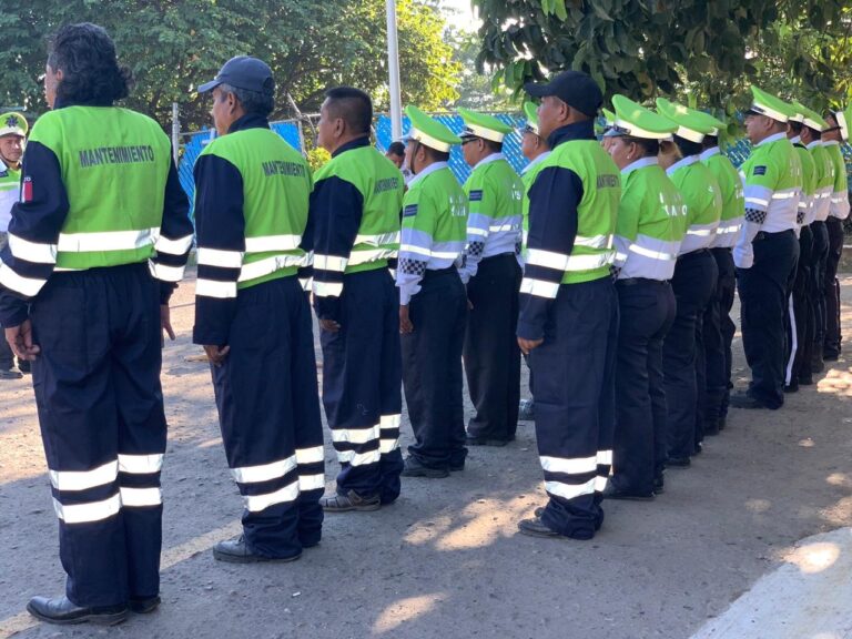 AGENTES DE VIALIDAD Y TRÁNSITO MUNICIPAL RECIBIERON UNIFORMES DE MANOS DEL PRESIDENTE MUNICIPAL, DR. ÓSCAR GURRÍA PENAGOS