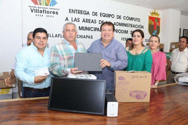 El Ayuntamiento Constitucional de Villaflores entregó equipo de cómputo nuevo a las áreas de trabajo