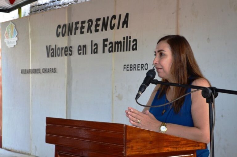 REALIZA DIF VILLAFLORES CONFERENCIA A PADRES “VALORES EN LA FAMILIA”