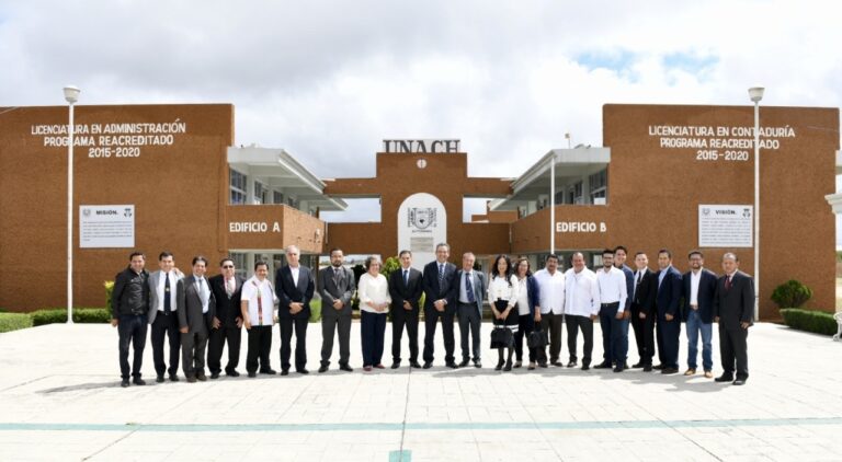 Rinde el director de la Facultad Ciencias Administrativas de la UNACH, Roberto Carlos Mijangos Sánchez  su  Primer Informe de Actividades