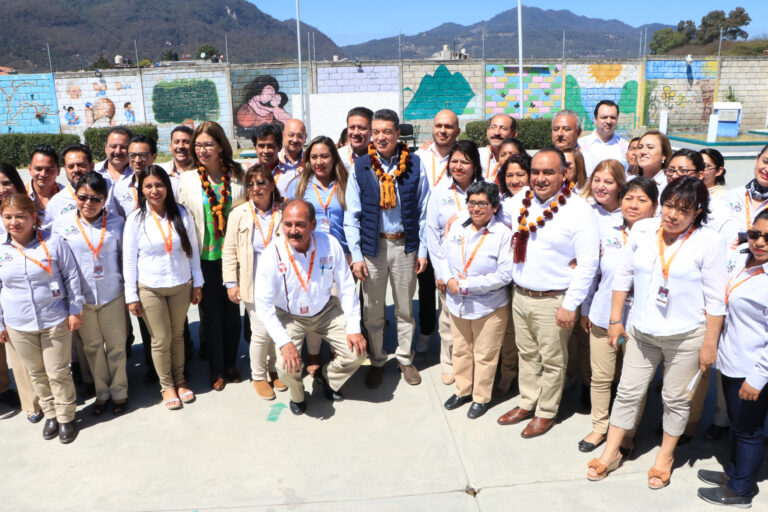 Entrega Rutilio Escandón a Cecyte plantel 20, laboratorio de enfermería, domo y plaza cívica