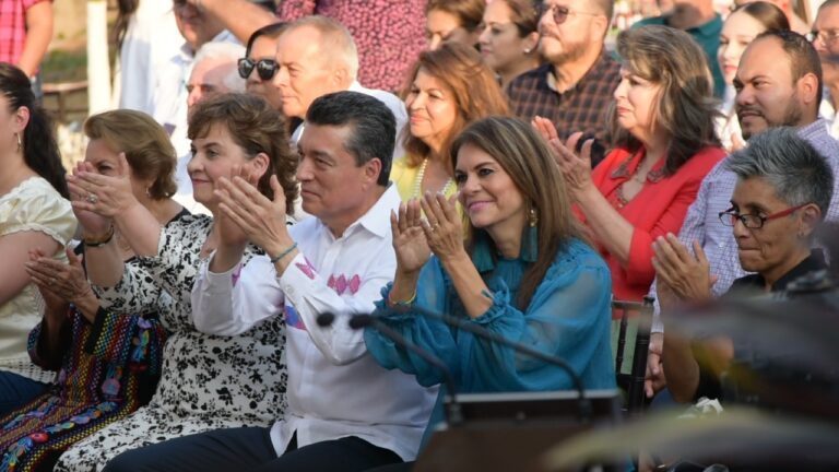 LA PRESIDENTA MUNICIPAL, ROSA IRENE URBINA CASTAÑEDA ACOMPAÑÓ AL GOBERNADOR DEL ESTADO, RUTILIO ESCANDÓN CADENAS A INAUGURAR EL CENTRO CULTURAL DEL SOCONUSCO