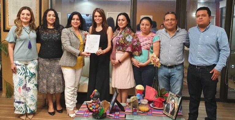 ROSA IRENE URBINA CASTAÑEDA RECIBE NOMBRAMIENTO DE PRESIDENTA MUNICIPAL SUSTITUTA DE TAPACHULA