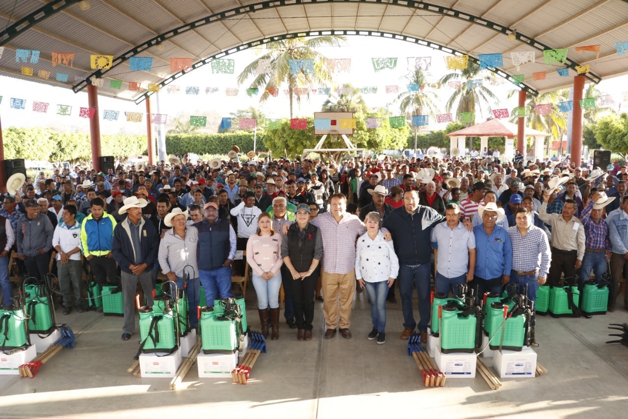 El Ayuntamiento de Villaflores entrega paquetes de insumos y herramientas a productores agrícolas