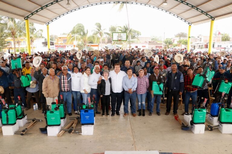 Ayuntamiento de Villaflores realiza cuarta entrega de insumos agrícolas y herramientas para la prevención de incendios