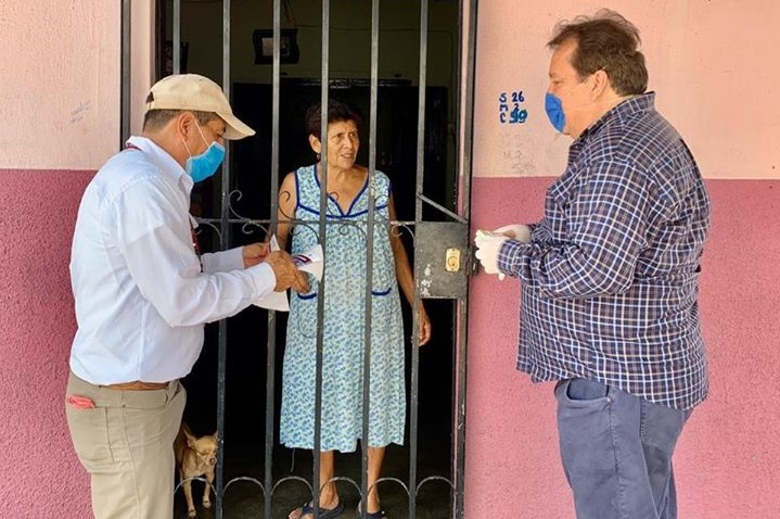 Ayuntamiento de Villaflores y Distrito de Salud realizan brigada casa por casa y entregan medicamentos