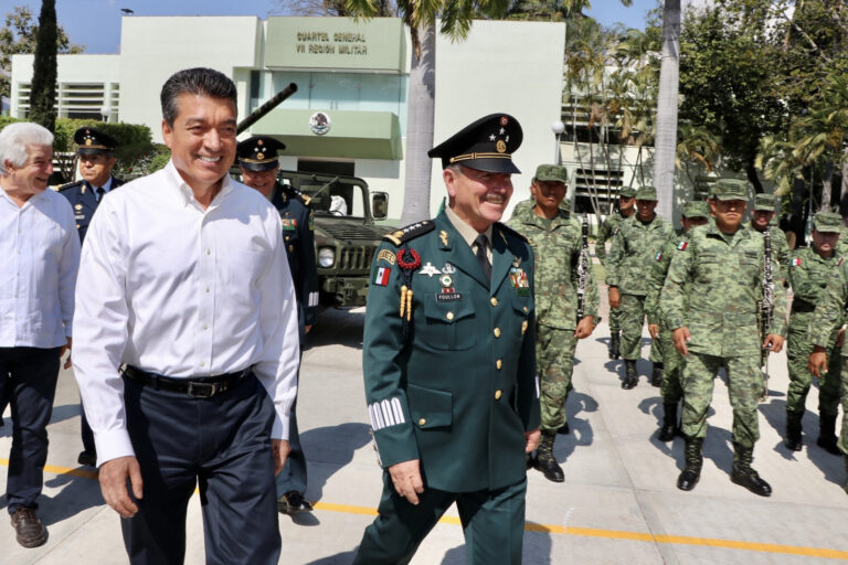 Asiste Rutilio Escandón a toma de protesta del nuevo comandante de la VII Región Militar