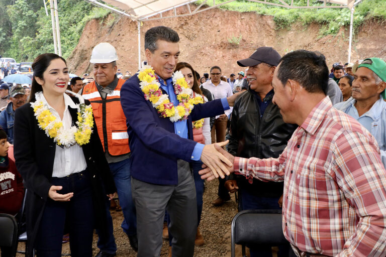 Con entrega de puente, responde Rutilio Escandón a añeja demanda de pobladores de Tecpatán