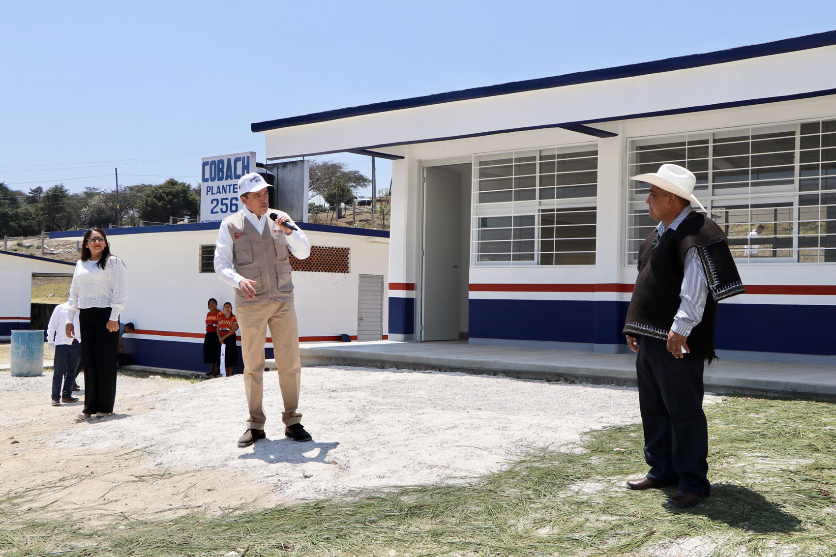 Inaugura Rutilio Escandón aulas del EMSAD del Cobach plantel 256, en Amatenango del Valle