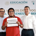 Becas para el Bienestar abren oportunidades a la juventud y a Chiapas: Rutilio Escandón