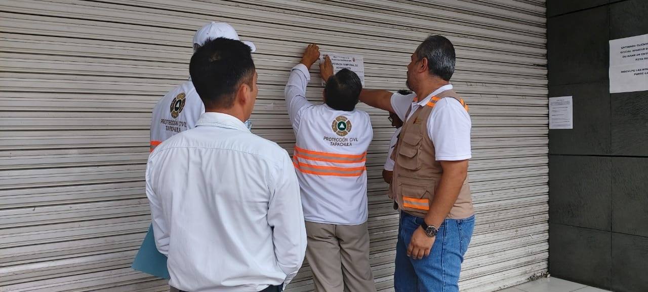 AUTORIDADES SUSPENDEN NEGOCIOS DEL CENTRO DE TAPACHULA POR COVID 19