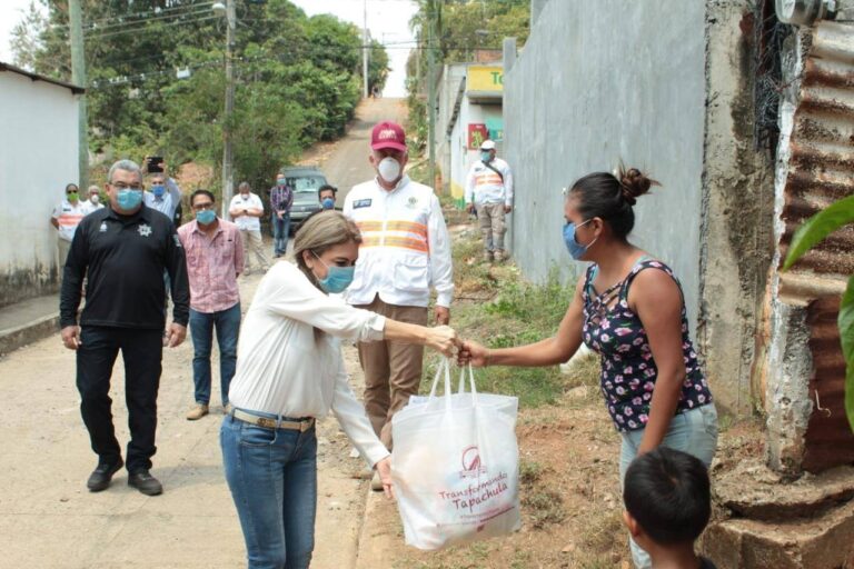 ALCALDESA ROSA IRENE URBINA INICIA ENTREGA DE PRODUCTOS DE LA CANASTA BÁSICA A FAMILIAS VULNERABLES