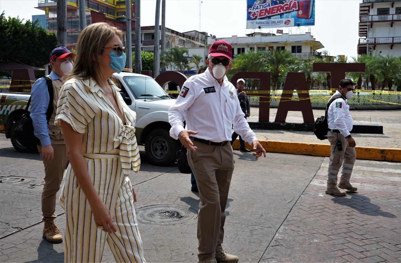 ALCALDESA ROSA IRENE URBINA CASTAÑEDA SUPERVISA AVANCE EN TRABAJOS DE SANITIZACIÓN Y NEBULIZACIÓN DEL CENTRO