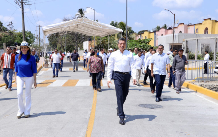 Inaugura Rutilio Escandón pavimentación con concreto hidráulico del antiguo camino a La Pita