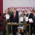 Presidente atestigua firma de convenio con Fundación Teletón