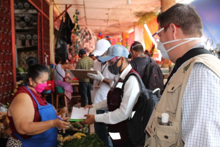 APLICAN MEDIDAS PREVENTIVAS POR COVID-19 EN EL MERCADO SEBASTIÁN ESCOBAR