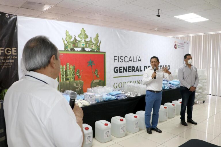 Entrega Llaven insumos y equipo de bioseguridad a fiscales de Distrito y de Materia