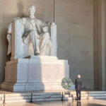 Presidente rinde homenaje a Abraham Lincoln y Benito Juárez en Washington