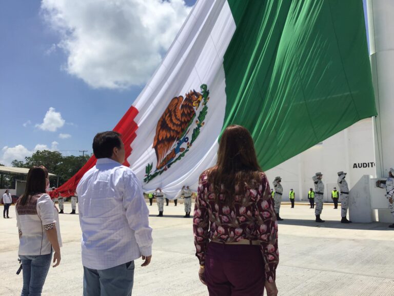 Villaflores iza bandera nacional media asta