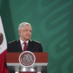 Ni un paso atrás en desterrar la corrupción: presidente AMLO