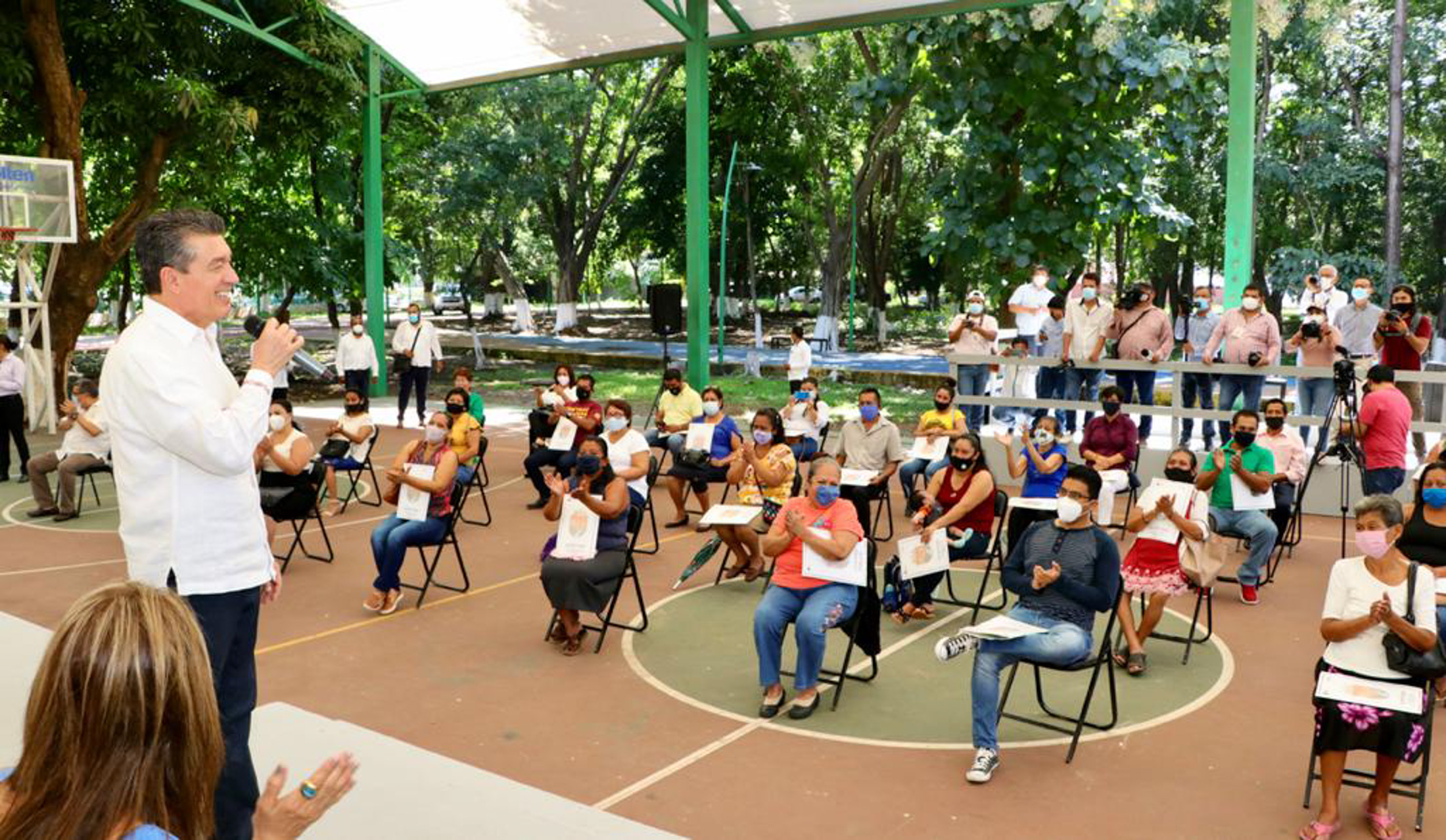 Con entrega de escrituras públicas, hacemos justicia social a más familias de Tapachula: Rutilio Escandón