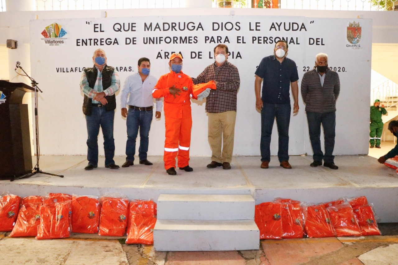 EL gobierno de Villaflores entrega 3 kits de uniformes para trabajadores de limpia del Ayuntamiento de Villaflores